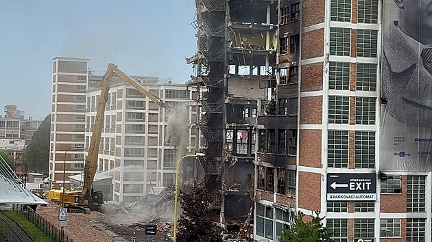 Bourání vyhořelé budovy 34 ve Zlíně začalo. (7. srpen 2026)