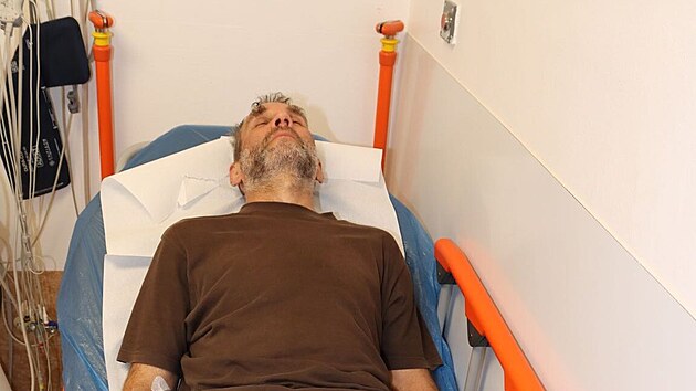 Policist&eacute; ž&aacute;daj&iacute;, zda někdo pozn&aacute;v&aacute; muže nalezen&eacute;ho bez dokladů v Temn&eacute;m Dole v Krkono&scaron;&iacute;ch.