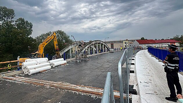 Začala demolice Jiru&scaron;kova mostu v T&yacute;ni&scaron;ti nad Orlic&iacute;. (6.  srpna 2026)