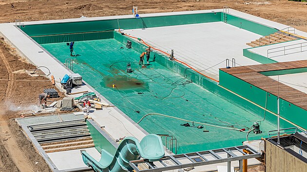 Letní areál Metuje měsíc před otevřením (8. července 2026)