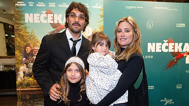 Jordan Haj, Emma Smetana a jejich dcery Lennon a Ariel (25. února 2026)