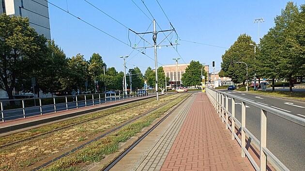 Od neděle 9. srpna až do konce měsíce bude olomoucký dopravní podnik opravovat výhybky u hlavního nádraží a na tramvajové smyčce Fibichova v Olomouci. Nepojedou kvůli tomu v úseku Hlavní nádraží – Fibichova – Pavlovičky. Cestující budou využívat občasnou zastávku na třídě Kosmonautů.