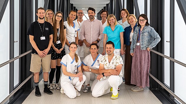 Olomoucká porodnice spouští vlastní BabyAppku. Rodiče provede těhotenstvím, porodem i prvními dny s miminkem. Na snímku tým odborníků, který za aplikací stojí. (3. srpna 2026)