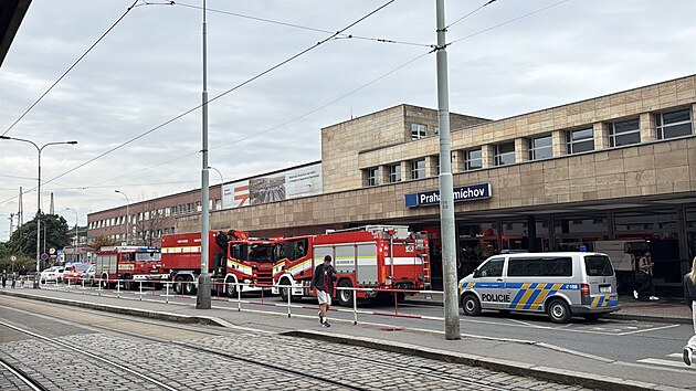Střet vlaku s člověkem zastavil provoz v části metra linky B. (19. srpna 2026)