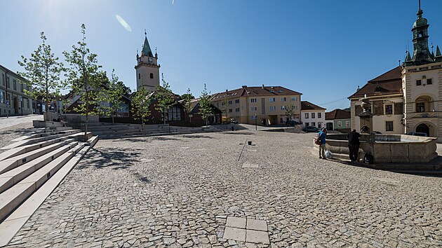 Při kompletn&iacute; rekonstrukci vznikly na n&aacute;měst&iacute; M&iacute;ru v Ti&scaron;nově na Brněnsku pobytov&eacute; schody s vodn&iacute;m prvkem. (12. srpna 2026)