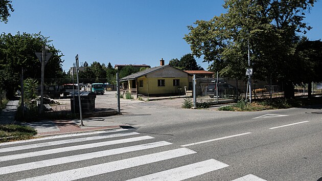 Na m&iacute;stě nevzhledn&eacute;ho are&aacute;lu v Holzově ulici ve star&eacute; L&iacute;&scaron;ni v Brně m&aacute; vyrůst čtyřpodlažn&iacute; komplex se zhruba 150 byty. (12. srpna 2026)