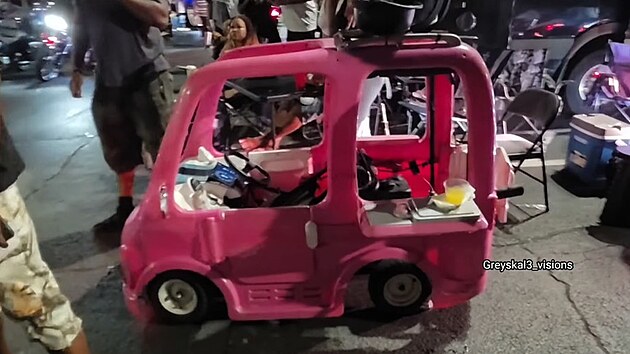 Auto je vybaveno vším pro běžný provoz.
