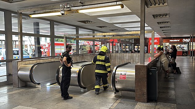 Střet vlaku s člověkem zastavil provoz v části metra linky B. (19. srpna 2026)