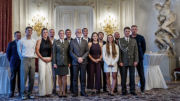 Prezident republiky Petr Pavel přijal na Pražském hradě mistra světa v šermu Alexandera Choupenitche a mistry světa ve vodním slalomu Jakuba Krejčího a Terezu Kneblovou. Setkání se zúčastní také medailisté z mistrovství světa ve vodním slalomu Kateřina Beková, Vít Přindiš, Lukáš Kratochvíl, Adriana Morenová a Martina Satková. (19. srpna 2026)