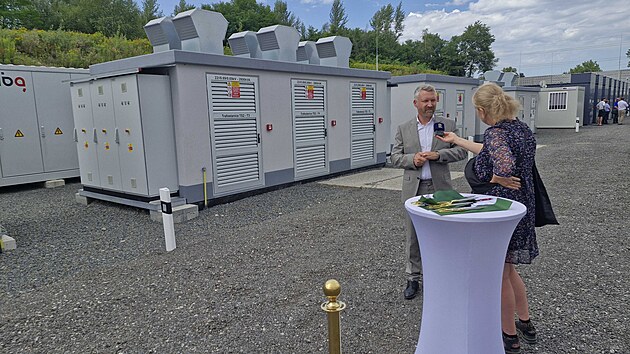 Areál nového bateriového úložiště společnosti TGA Central v ostravských Kunčicích. Celkem 11 velkokapacitních kontejnerů nabízí výkon 12,5 megawattu a kapacitu 33 megawatthodin. Na snímku majitel TGA Holding Georgios Tavandzis(. 10. srpen 2026)