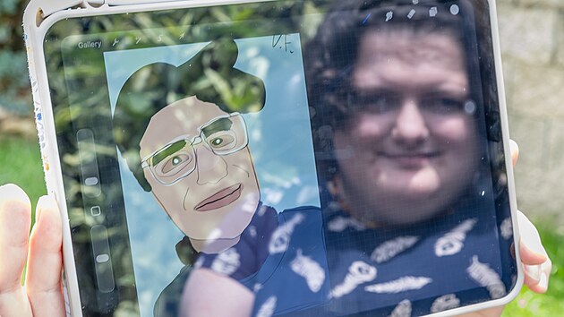 Zesnulý kamarád je hnacím motorem na její cestě.