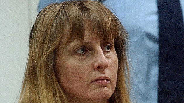 Michelle Martinová. Do sklepa nechodila týrané a vězněné dívky krmit proto, že se bála.
