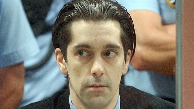 Michel Lelièvre. Foto je ze soudu z roku 2004, po propuštění se snažil změnit vzhled, ale lynč jej našel.