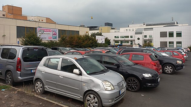 Parkovi&scaron;tě u Masarykovy nemocnice v &Uacute;st&iacute; nad Labem. (srpen 2026)