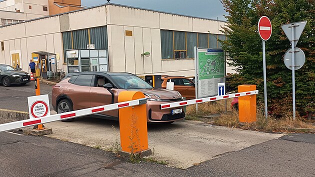 Parkoi&aacute;n&iacute; u Masarykovy nemocnice v &Uacute;st&iacute; nad Labem. (srpen 2026)