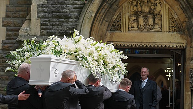 S Bonnie Tyler se na pohřbu rozloučili fanoušci, přátelé i rodina (17. srpna 2026)