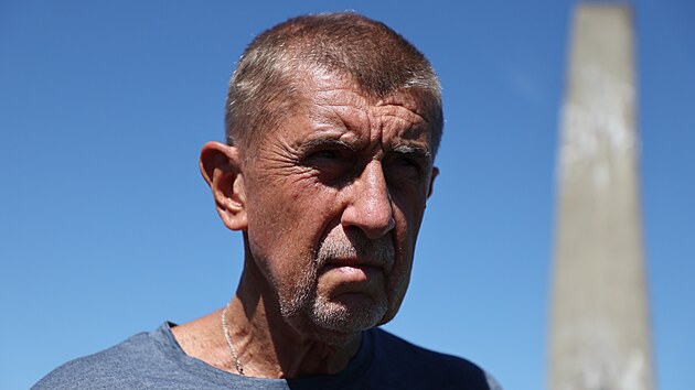 Premi&eacute;r Andrej Babi&scaron; společně s ministry Karlem Havl&iacute;čkem a Ale&scaron;em Juchelkou vystoupali na nejvy&scaron;&scaron;&iacute; vrchol Moravskoslezsk&yacute;ch Beskyd Lysou horu. (15. srpna 2025)
