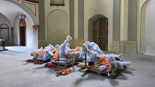 Restaurátoři odvezli z kostela sv. Mikuláše ve Vraclavi všech 28 dřevěných soch do kláštera na Hoře Matky Boží v Dolní Hedeči. (11. srpna 2026)