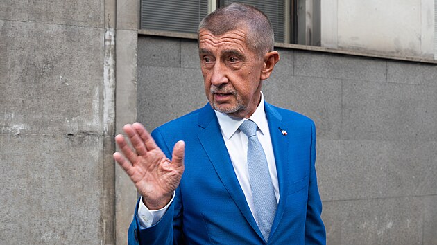 Premiér Andrej Babiš po jednání s ministryní financí Alenou Schillerovou (19. srpna 2026)