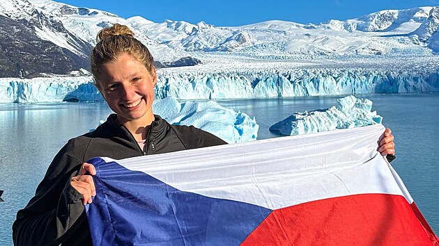 Andrea Klementová na závodech světového poháru v ledovém plavání v Argentině. Do daleké Patagonie, kde v tuto dobu panuje zima, se vydala sama. Z jedenácti startů hned osmkrát zvítězila. (11. srpna 2026)