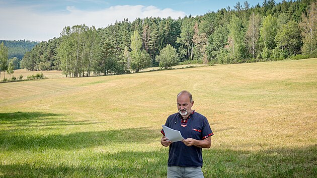 Českobudějovick&yacute; spisovatel Jan Cemp&iacute;rek pokřtil ve vsi Bohou&scaron;kovice pod vrchem Kluk svou novou knihu s n&aacute;zvem Nahoře. (12.8.2026)