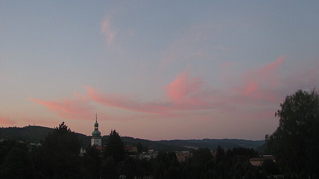 Na obloze se budou střídat mraky se sluncem, slibují meteorologové na pondělní večer.