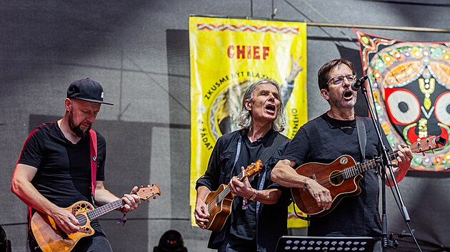 Na Bojišti začal prvním dnem festival TrutnOFF. Jako první kapela vystoupila Ukulele Orchestra. (21. srpna 2025)