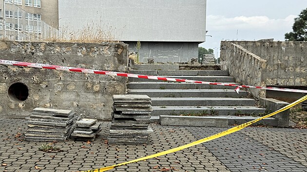 Rekonstrukce dlouhodobě uzavřené terasy a schodišť u budovy Krajského ředitelství policie ČR v Plzni (17. srpna 2026)