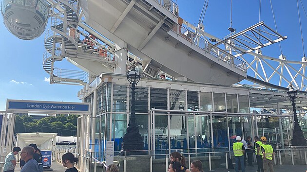 V pondělí se na celý zavřel vstup do londýnské atrakce London Eye, kde se společnost Lidl se svou vrtačkou pokusila o další světový rekord. (27. července 2026)