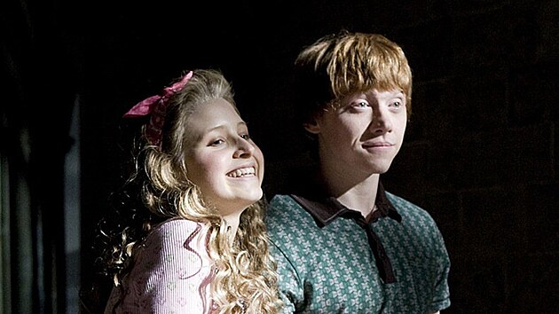 Jessie Cave a Rupert Grint ve filmu Harry Potter a Princ dvojí krve (2009)