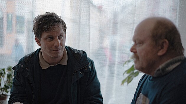 Kryštof Bartoš a David Novotný v seriálu Táta (2026)