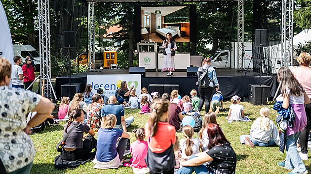 Celým festivalovým cyklem Chutě kraje 2026 bude provázet herečka a moderátorka Markéta Hrubešová, která je dlouhodobou propagátorkou kvalitní gastronomie a lokálních surovin. (2025)