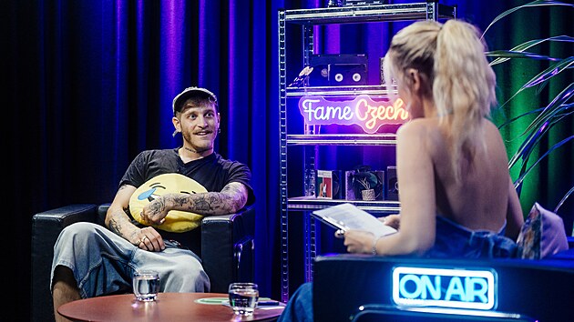 Mat213 v pořadu FameCzech s moderátorkou Anetou Dědkovou