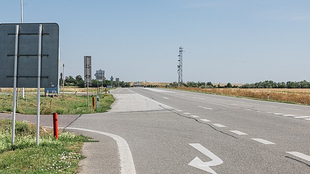Silnice I/53 z Brna do Znojma je v mnoha úsecích nebezpečná především kvůli výškovým rozdílům. (srpen 2026)