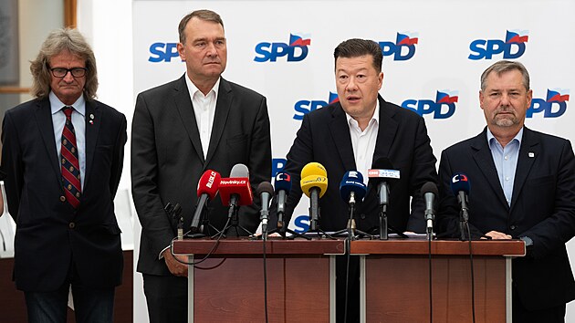 Miroslav Ševčík, Radim Fiala, Tomio Okamura a Radek Koten z SPD na tiskové konferenci ve Sněmovně. (25. srpna 2026)