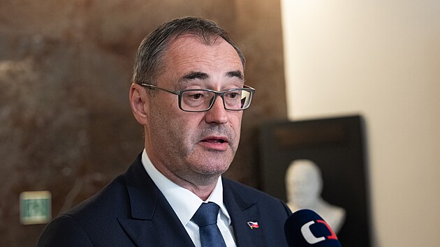Ministr sportu Boris Šťastný na tiskové konferenci Motoristů ve Sněmovně. (25. srpna 2026)