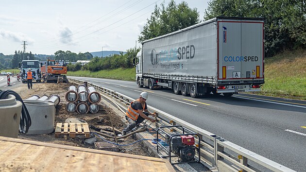Řidiče na průtahu Libercem na silnici I/35 u Makra čeká od poloviny září kvůli opravě dešťové kanalizace zúžení do jednoho jízdního pruhu v každém směru.