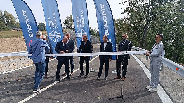 Po pěti měs&iacute;c&iacute;ch v&yacute;stavby otevřel nov&yacute; &uacute;sek silnice I/19 u Pohledu na Havl&iacute;čkobrodsku. M&iacute;sto &uacute;zk&yacute;ch serpentin vznikla nov&aacute; &scaron;irok&aacute; silnice se dvěma t&aacute;hl&yacute;mi oblouky.