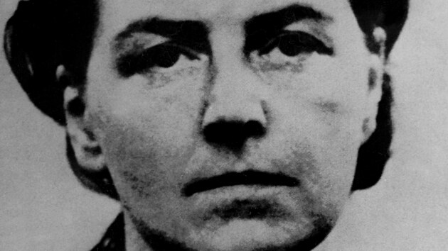Evelyn Hamiltonové. Lékárnice stála na startu Cumminsovy vražedné šňůry.