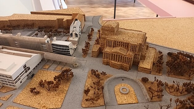 Teplick&eacute; muzeum připravilo v&yacute;stavu trojrozměrn&yacute;ch modelů, fotografi&iacute; i historick&yacute;ch artefaktů, kter&eacute; mapuj&iacute; stavebn&iacute; v&yacute;voj města ve druh&eacute; polovině 20. stolet&iacute;.