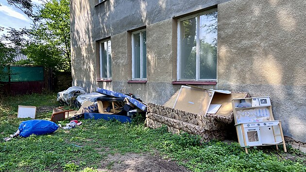 Ubytovna v Drahomyšli na Lounsku po uzavření. Kolem zůstal nepořádek. (27. srpna 2026)
