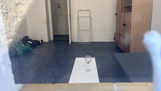 Ubytovna v Drahomy&scaron;li na Lounsku je zavřen&aacute;. Takto to nyn&iacute; vypad&aacute; uvnitř. (27. srpna 2026)