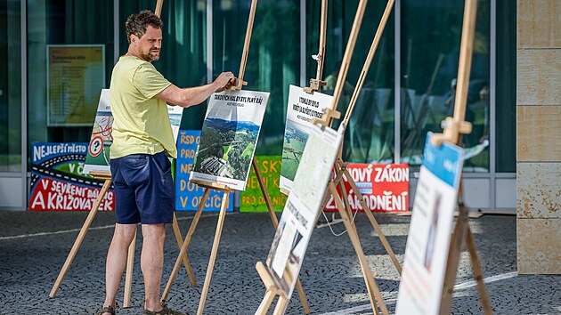 V Turnově se jednalo o silnici Česk&yacute;m r&aacute;jem. Se&scaron;li se tu i odpůrci trasy. (24. srpna 2026)