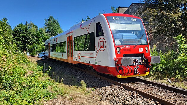 V Jablonci se střetl vlak s osobním autem. (27. srpna 2026)