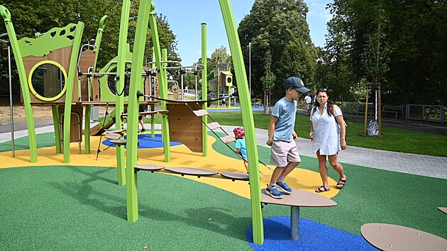 V ulici Sokolsk&aacute; ve Zl&iacute;ně je otevřen&eacute; prvn&iacute; centr&aacute;ln&iacute; hři&scaron;tě. Je určeno pro děti od dvou do 12 let. (srpen 2026)