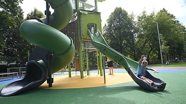 V ulici Sokolsk&aacute; ve Zl&iacute;ně je otevřen&eacute; prvn&iacute; centr&aacute;ln&iacute; hři&scaron;tě. Je určeno pro děti od dvou do 12 let. (srpen 2026)