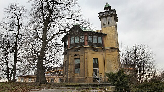 Věžov&yacute; vodojem postaven&yacute; v secesn&iacute;m stylu v roce 1909 na Hladnově ve Slezsk&eacute; Ostravě. Takto vypadal před deseti lety.