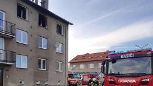 V Ratibořských Horách hořel byt ve třetím patře. (24. srpna 2026)