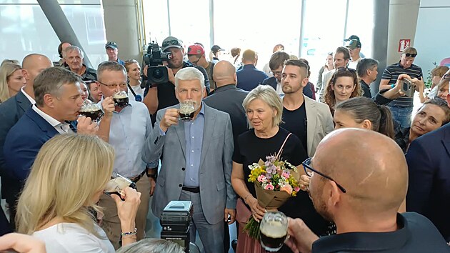 Prezident Petr Pavel s manželkou přijeli na Zemi živitelku. (24. srpna 2026)