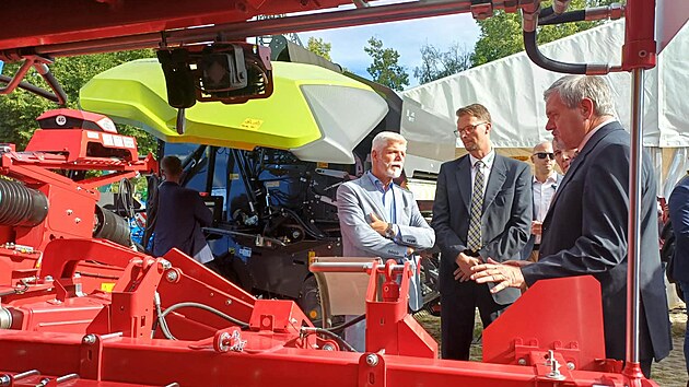Prezident Petr Pavel s manželkou přijeli na Zemi živitelku. (24. srpna 2026)